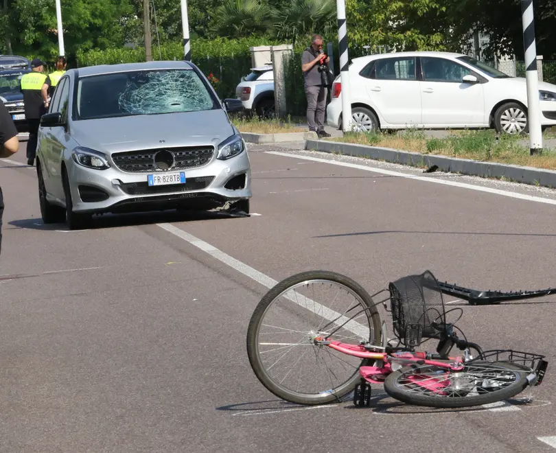 PESCI AG.FOTOFILM CASALESUL SILE INCIDENTE AUTO-BICI IN VIA ALLE CAVE