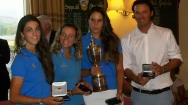 SUPER VILLA. Le promesse della Condulmer, da sinistra Bianca Maria Fabrizio, Stefania Avanzo e Sofia Molinari insieme al loro coach Enrico Trentin