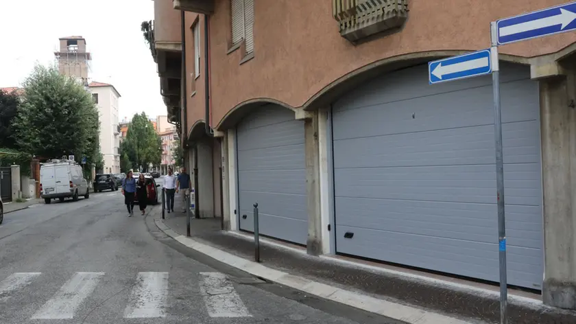 DE WOLANSKI AG.FOTOFILM TREVISO NEGOZI-PARCHEGGI IN CITTA', in foto via guido bergamo