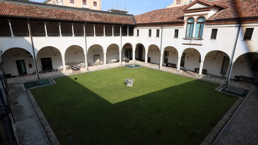 Il magnifico chiostro di Santa Caterina a Treviso dove si svolgerà l'evento