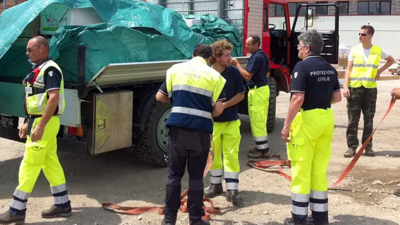 DeMarchi Crespano mezzi AVAB protezione civile in partenza per zone terremotate Emilia