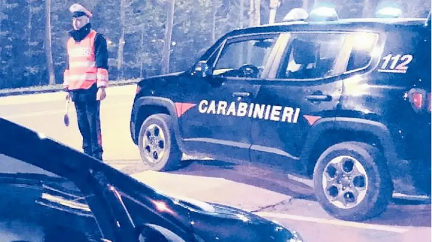 Un controllo dei carabinieri. Sgominata nel Bresciano una banda tutta al femminile composta da quattro donne residenti a Treviso e Paese