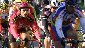 IN GRUPPO Cicloamatori durante una gara