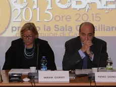 Agostini agenzia foto film dosson incontro su profughi presso sala consiliare