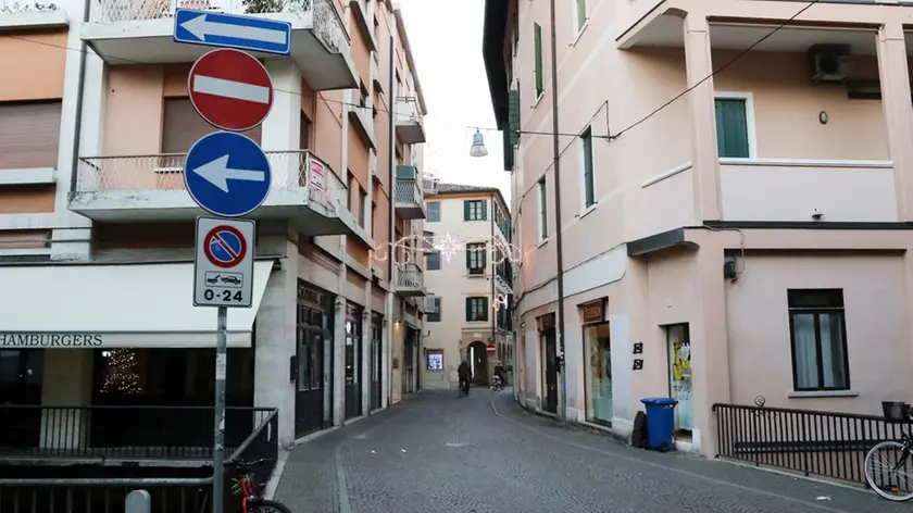 POLONI AG.FOTOFILM TREVISO CAMBIO SENSO DI MARCIA IN VIA AVOGARI