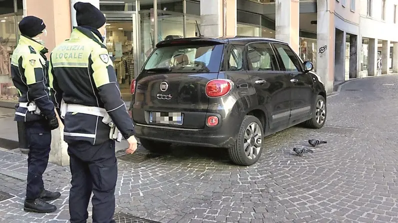 Sosta selvaggia, i controlli dei vigili