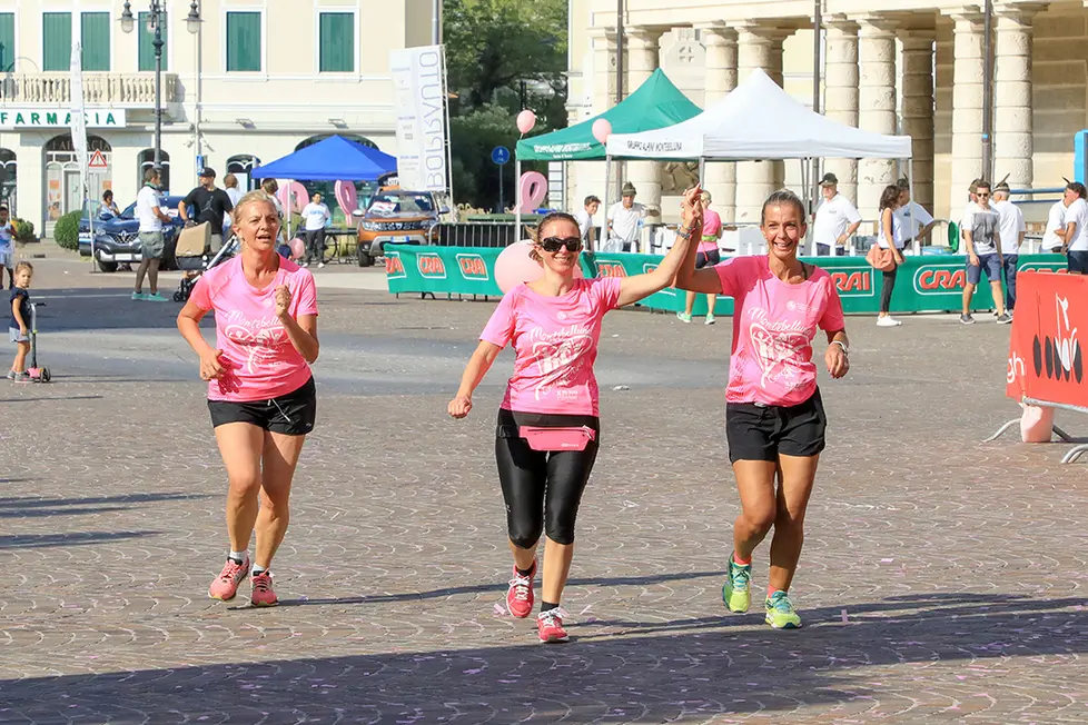 Ferrazza Montebelluna Corsa Rosa arrivi prime tre Catia, Francesca e Viviana