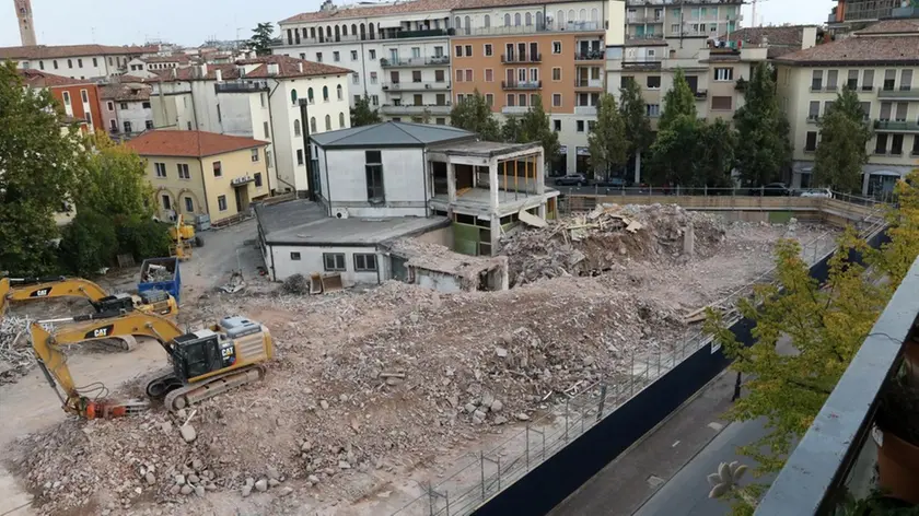 de wolaski AG.FOTOFILM TREVISO viale cesare .battsti
