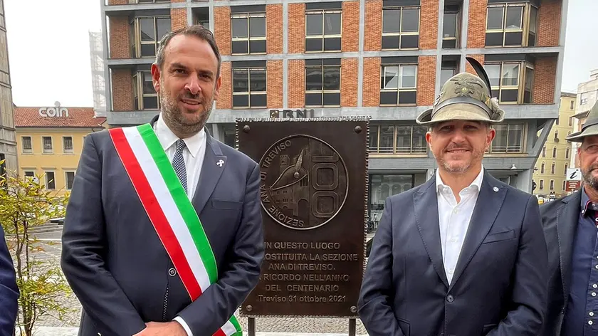 La stela inaugurata in piazza Borsa