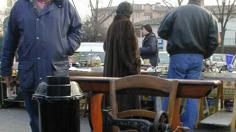 28-02-2000 Spresiano. Il mercatino dell'antiquariato. (Ferrazza). (c) Balanza/Bevilacqua
