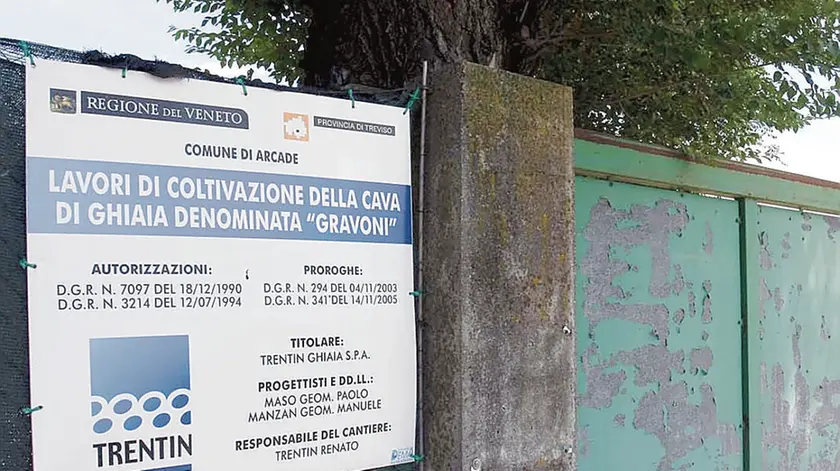 borin arcade cava trentin ghiaia in via roma agenzia fotografica fotofilm