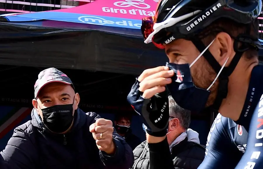 A person of the crowd encourages italian rider Filippo Ganna of Ineos Grenadiers team on his way to the departure of the 10th stage of the 2020 Giro d'Italia cycling race over 177km from Lanciano to Tortoreto, Italy, 13 October 2020. The 103rd Giro d'Italia is scheduled from 3 to 25 October.ANSA//LUCA ZENNARO