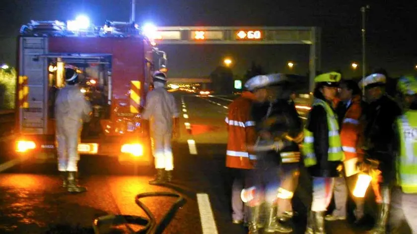 Marghera 18/11/00 autostrada Pd-Ve tra Dolo e Villabona incidente mortale richiesto da Lamantea (C) Bertolin M.