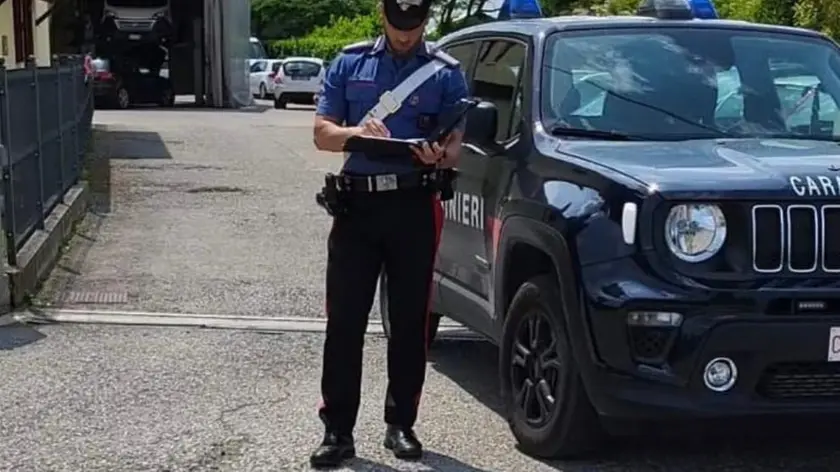 Carabinieri sul luogo dell'aggressione da parte del cane