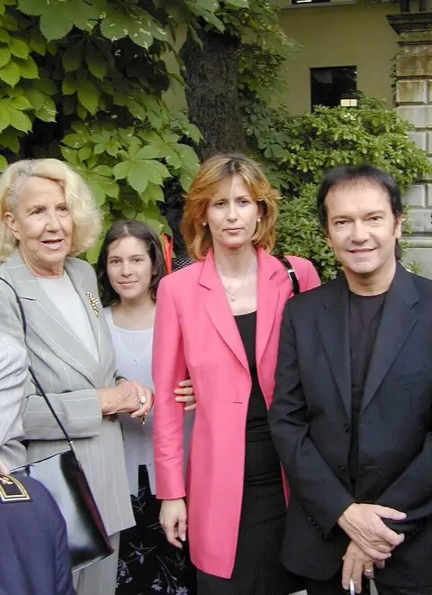 02/06/01 Tv. Festa della Repubblica nella residenza del Prefetto: Elsa Svalduz e la fam. di Red Canzian. (Russello). © Paolo Balanza