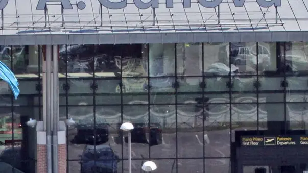 FERRAZZA TREVISO areoporto canova chiude per lavori pista agenzia fotografica fotofilm