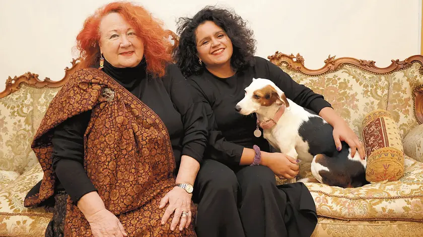 Donella Del Monaco e la figlia Costanza. La loro residenza, a Treviso, è la sede di “Chez Donella”, un salotto nel quale si incontrano i protagonisti della musica e del pensiero (Foto film)