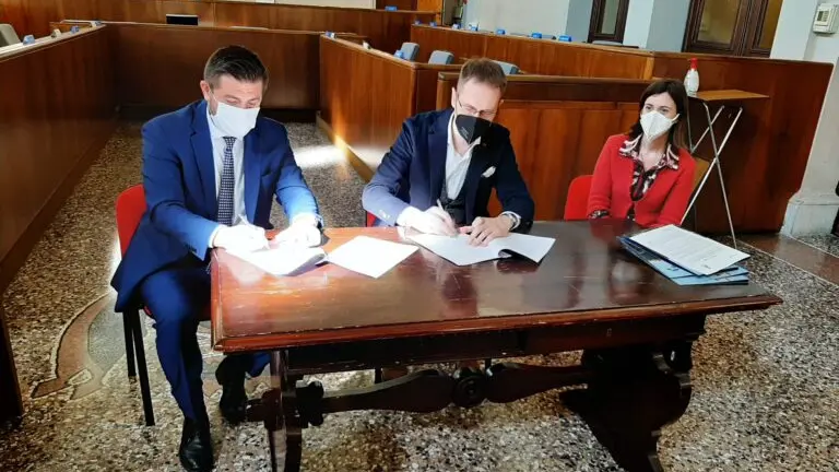 La firma dell'intesa tra Ascotrade e Comune di Conegliano