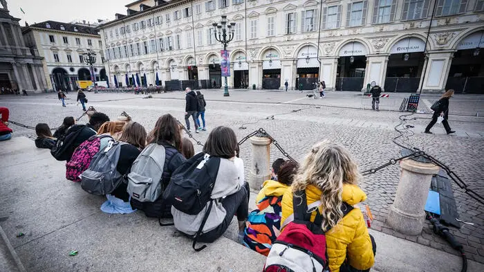 Studenti in gita scolastica (Ansa)