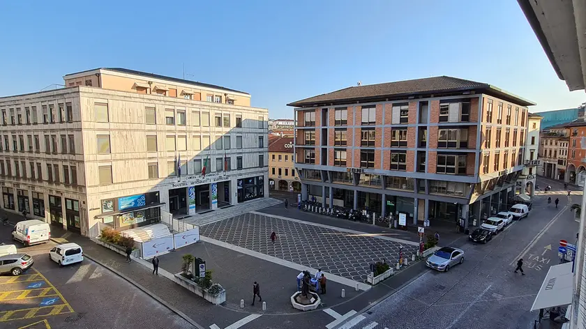 Il palazzo della Camera di Commercio in Piazza Borsa