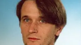 Luciano Genovese. A destra i due camion coinvolti (in primo piano quello guidato dalla vittima)