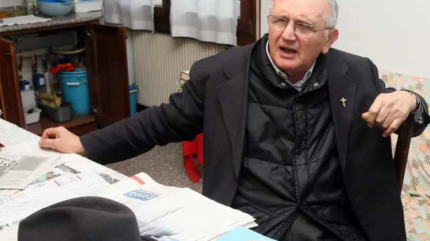 PUCCI PONZANO IL PARROCO DI PADERNO DON ALDO DANIELI AGENZIA FOTOGRAFICA FOTOFILM