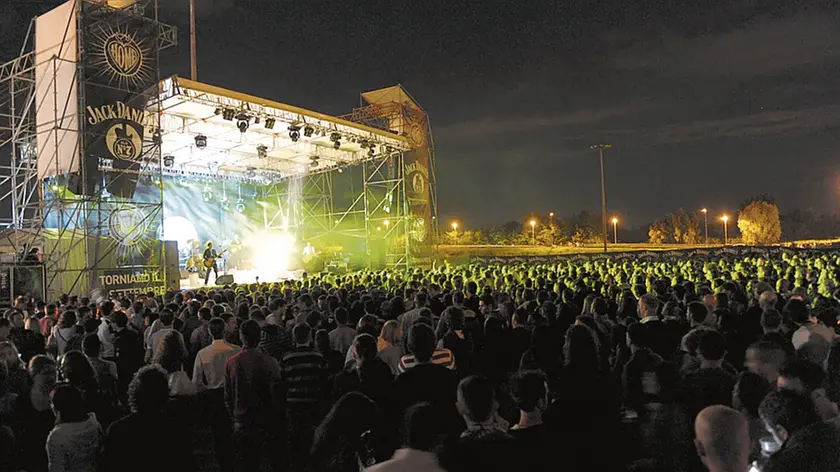 Folla alla Dogana ai tempi dell’Home Festival