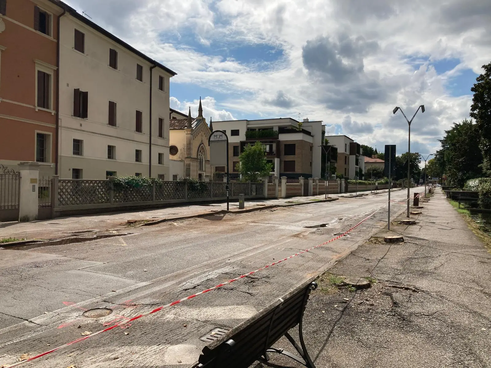 Viale Battisti a Treviso senza più i pini