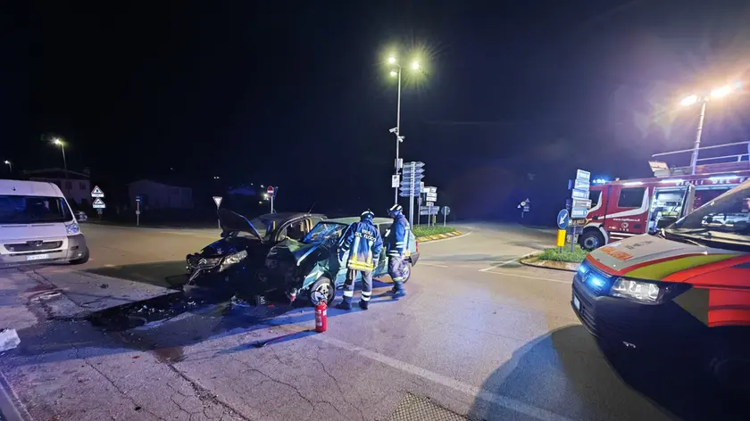 Monfumo, lascia l’auto dopo l’incidente e scappa