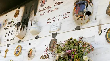 Borghesi Salvarosa cimitero incendiati i fiori di tre tombe