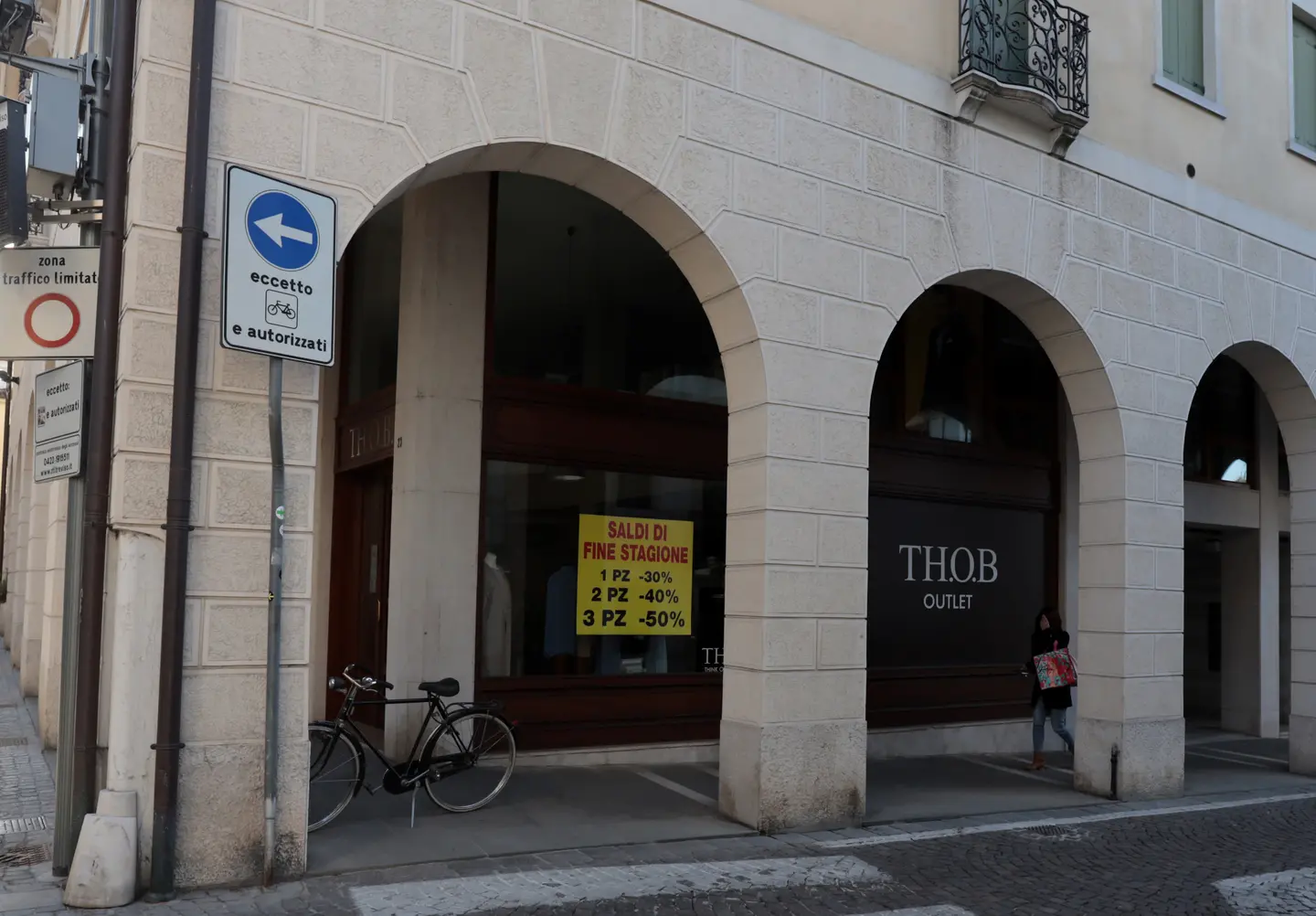 L'outlet Th.o.B all'angolo di via Cornarotta