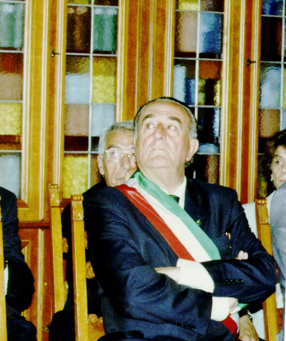 Giancarlo Gentilini lascia la politica all'età di 94 anni: ripercorriamo con una fotogallery alcune delle tappe più significative della sua carriera, passando anche per alcune prese di posizione che scatenarono roventi polemiche: dalla battuta sugli immigrati come "leprotti" al "taglio delle panchine" per evitare che ci svernassero i "fannulloni"