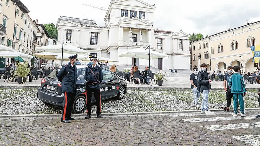 Controlli dei carabinieri in centro a Conegliano