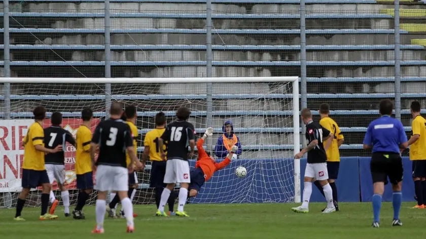 Bolognini agenzia foto film Treviso acd treviso - Real martellago in foto gol treviso