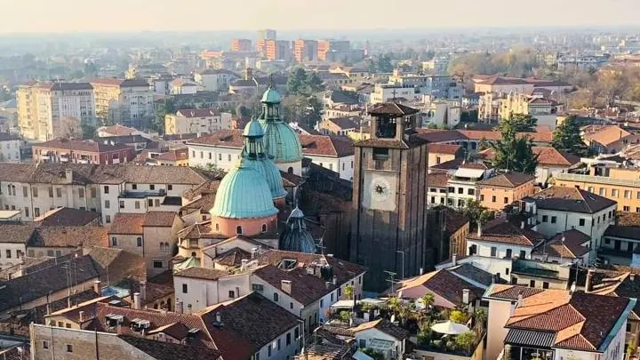 Una veduta aerea del centro storico di Treviso