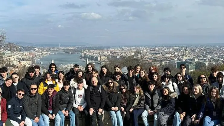 Sopra gli studenti del Duca di Treviso in gita. Niente più trasferte in aereo?
