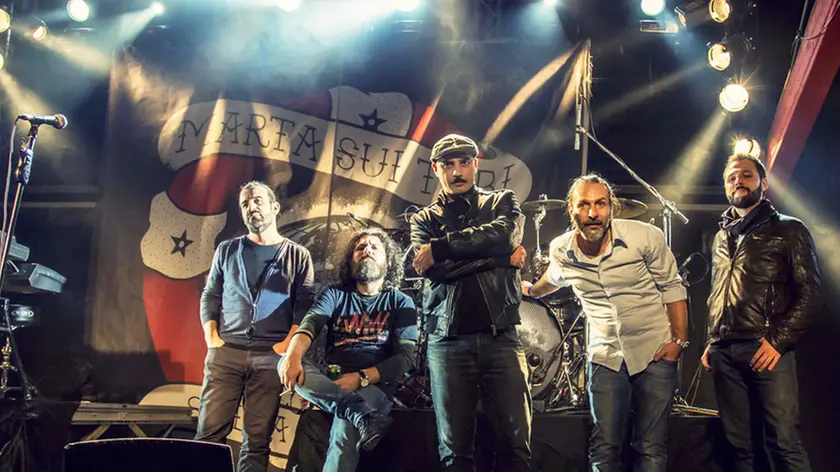 Marta sui tubi, la band nella formazione ampliata