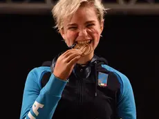 Bebe Vio festeggia la conquista della medaglia d'oro nel fioretto individuale, categoria B, ai Mondiali paralimpici di scherma a Fiumicino (Roma), 8 novembre 2017. ANSA/ UFFICIO STAMPA FEDERSCHERMA-AUGUSTO BIZZI +++ ANSA PROVIDES ACCESS TO THIS HANDOUT PHOTO TO BE USED SOLELY TO ILLUSTRATE NEWS REPORTING OR COMMENTARY ON THE FACTS OR EVENTS DEPICTED IN THIS IMAGE; NO ARCHIVING; NO LICENSING +++