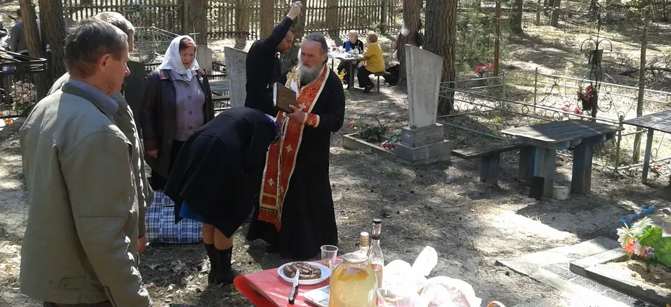 Riti commemorativi per ricordare i defunti a Chernobyl