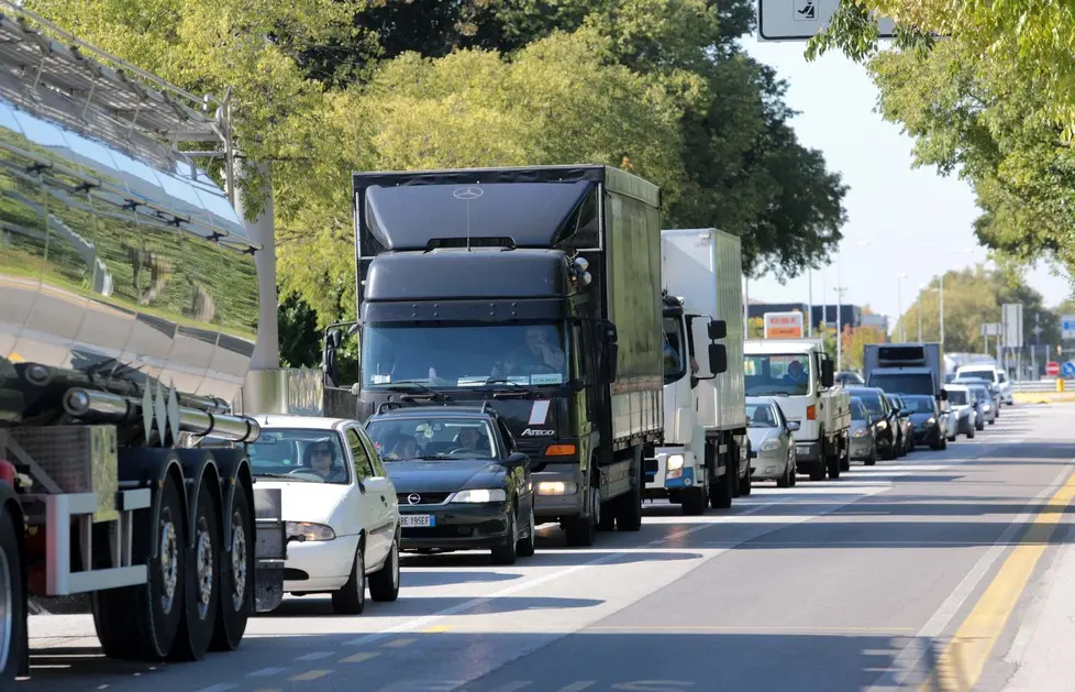 zago AG.FOTOFILM TREVISO traffico strada ovest