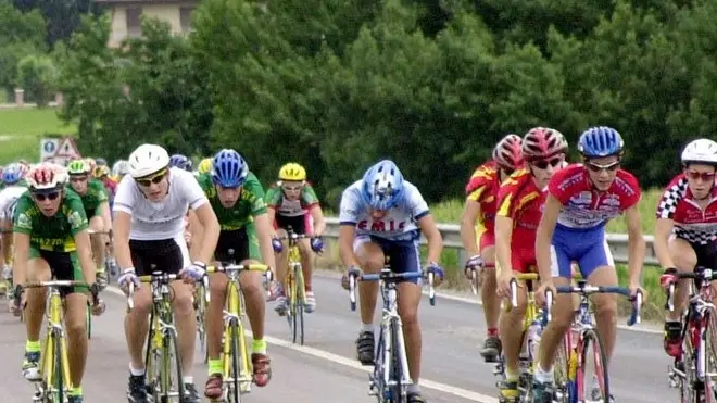 Gara Ciclistica Piazzola (Passaggio a Carmignano) 1.7.01 Vido foto PIRAN