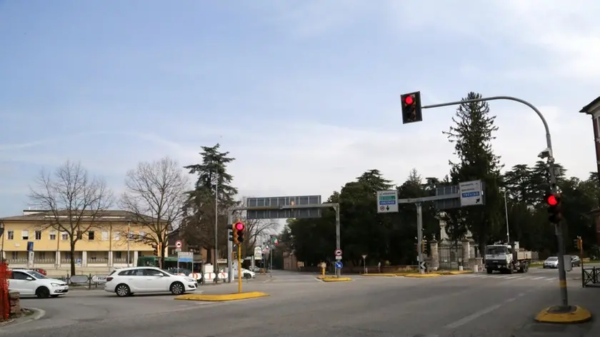 zago agenzia foto film villorba incrocio semaforico via roma carità