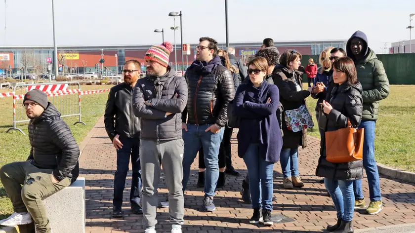 AGOSTINI AG.FOTOFILM ODERZO INCENDIO PARCO STELLA INTERVISTE, IN FOTO I DIPENDENTI UNIEURO E BRICO