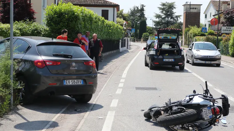 FILIPPI GA.FOTOFILM RONCADE INCIDENTE AUTO-MOTO IN VIA GARIBALDI