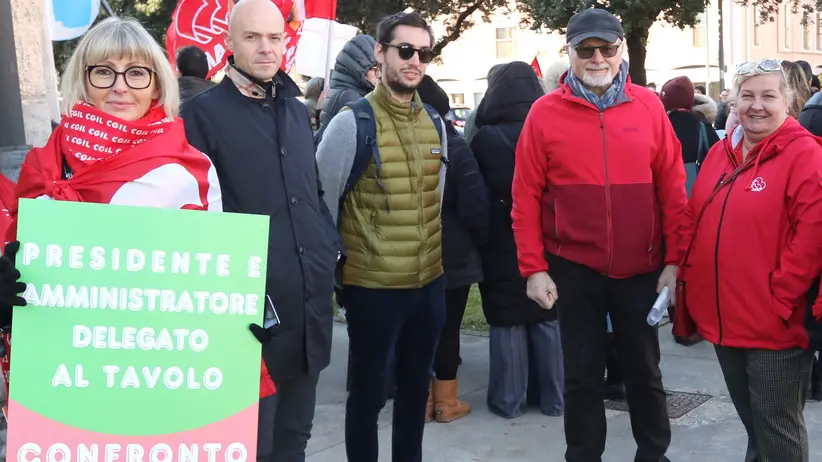 ZAGO AG.FOTOFILM PREGANZIOL . PROTESTA LAVORATORI PREVIMEDICAL DI FRONTE AL MUNICIPIO
