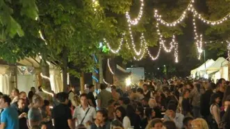 SUONI E COLORI Ferragosto all’insegna della voglia di divertirsi e della buona tavola
