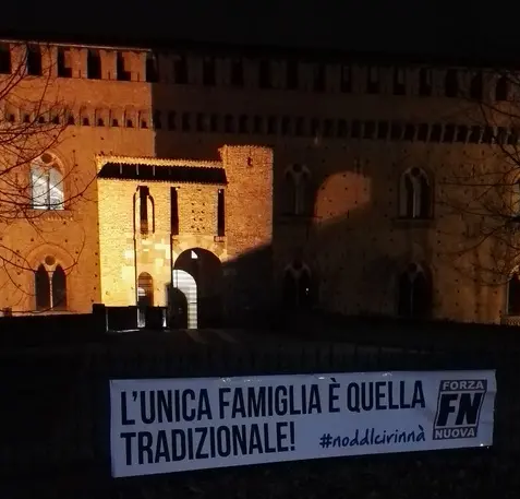 Lo striscione messo da Forza Nuova di notte al Castello