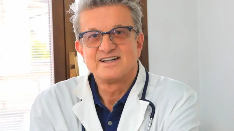 Il dottor Giampaolo Nardi, non se l'è sentita di lasciare i suoi pazienti alle prese con la ricerca di un altro medico