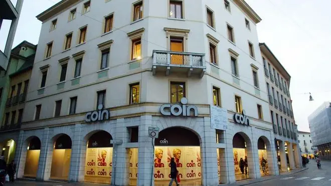 PASSERINI TREVISO LAVORI COIN - LAVORI OVUESSE E COIN - A sinistra lo stabile di Coin, a detra i lavori all'Oviesse