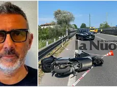 A sinistra Gianluca Bortoluz, morto in sella al suo scooter